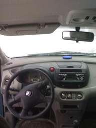 2001 Nissan Tino Pictures