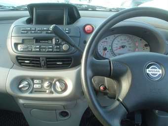 2001 Nissan Tino Pictures