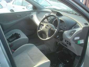 2001 Nissan Tino Photos