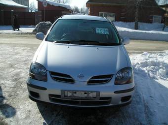 2001 Nissan Tino Photos