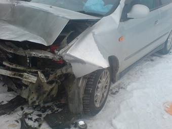 2001 Nissan Tino Pictures