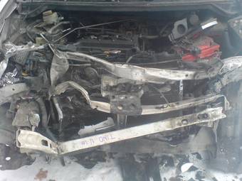2001 Nissan Tino Photos