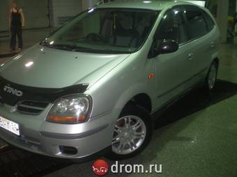 2001 Nissan Tino Pictures