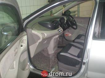 2001 Nissan Tino Pictures