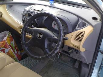2001 Nissan Tino Pictures