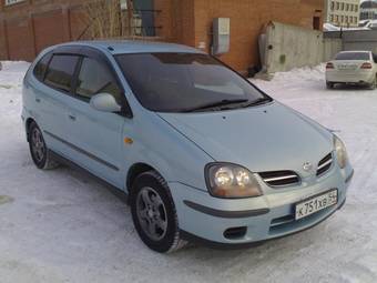 2001 Nissan Tino Pictures