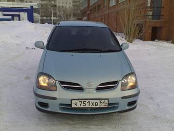2001 Nissan Tino Photos