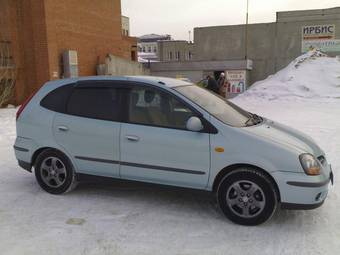 2001 Nissan Tino Pictures