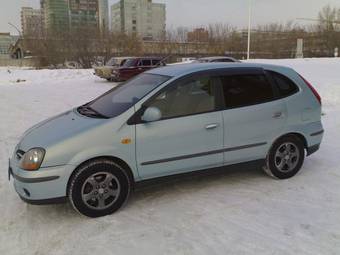 2001 Nissan Tino Photos