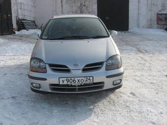 2001 Nissan Tino Photos