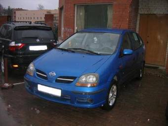 2001 Nissan Tino Pictures