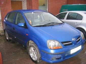 2001 Nissan Tino Pictures