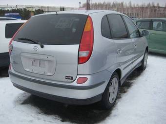 2001 Nissan Tino Pictures