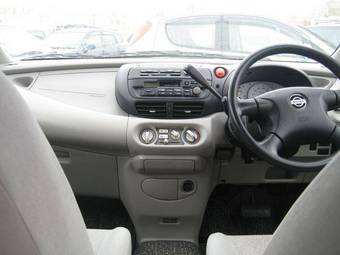 2001 Nissan Tino Photos