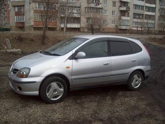 2001 Nissan Tino Pictures
