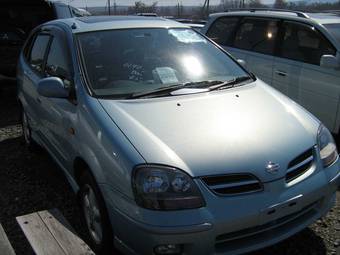2001 Nissan Tino Photos