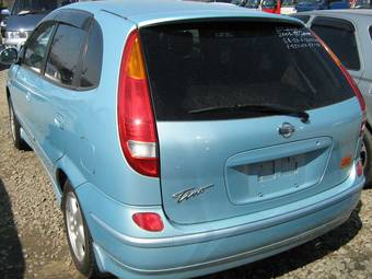 2001 Nissan Tino Pictures