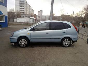 2001 Nissan Tino Photos