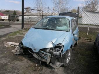 2001 Nissan Tino Photos