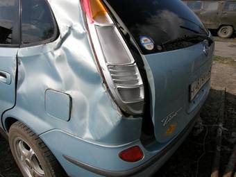 2001 Nissan Tino Photos