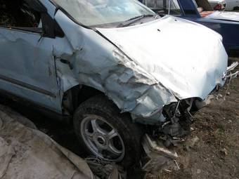 2001 Nissan Tino Photos