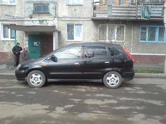 2001 Nissan Tino Photos