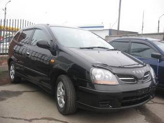 2001 Nissan Tino Pictures