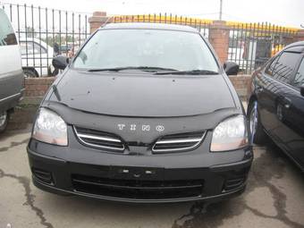 2001 Nissan Tino Pics