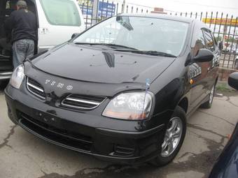 2001 Nissan Tino Pictures