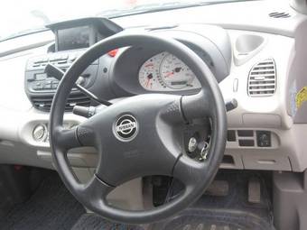 2001 Nissan Tino Photos