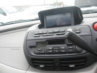 2001 Nissan Tino Photos