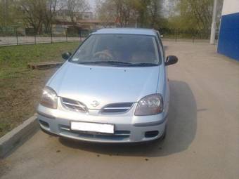 2001 Nissan Tino Photos