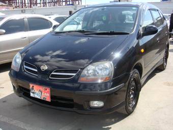 2001 Nissan Tino Pictures