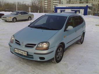 2001 Nissan Tino Pictures