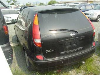 2001 Nissan Tino Pictures