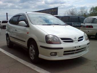 2001 Nissan Tino Photos
