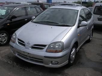 2001 Nissan Tino Photos