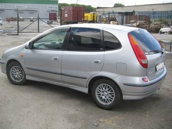 2001 Nissan Tino Pictures