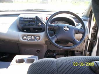 2001 Nissan Tino Photos