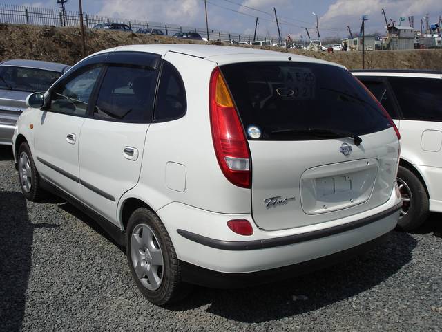 2002 Nissan Tino