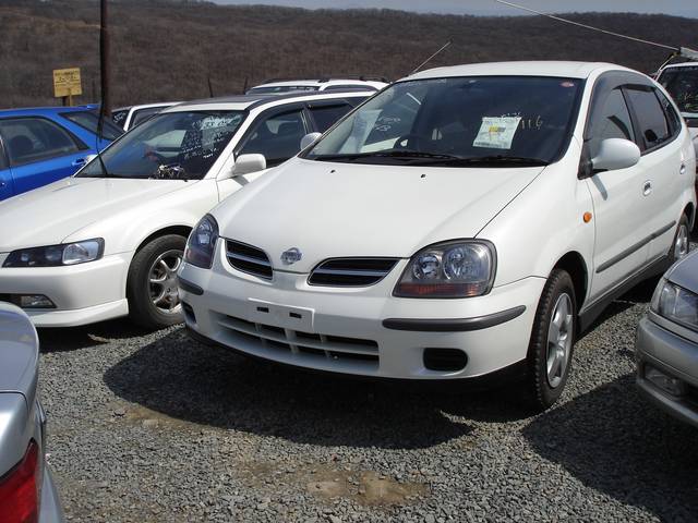 2002 Nissan Tino