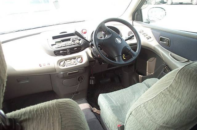 2002 Nissan Tino