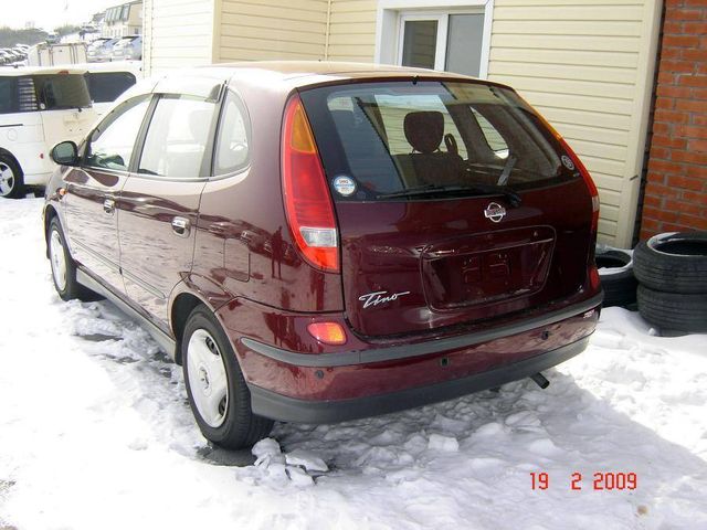 2002 Nissan Tino