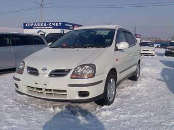 2002 Nissan Tino