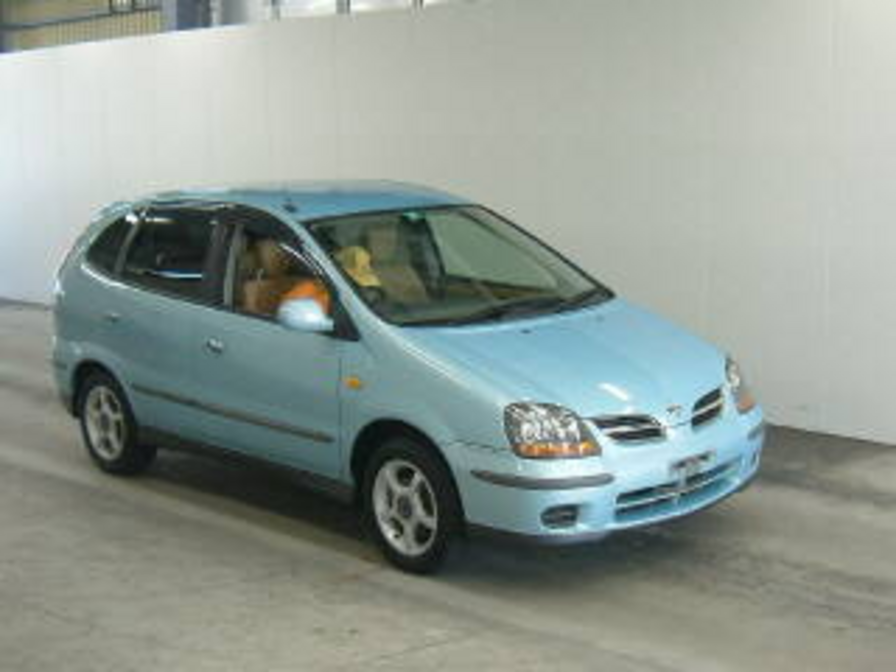 2002 Nissan Tino Pictures