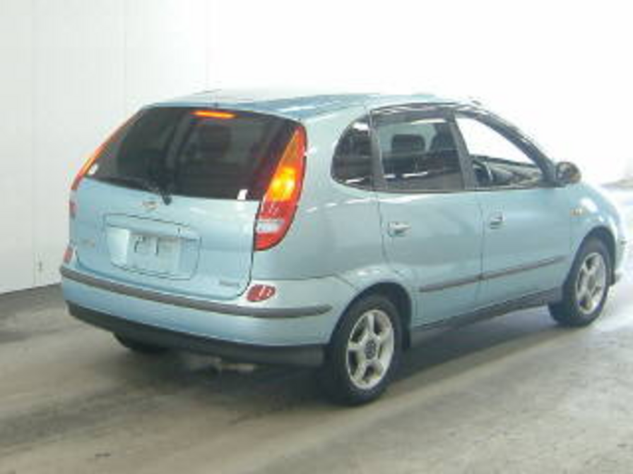 2002 Nissan Tino Photos
