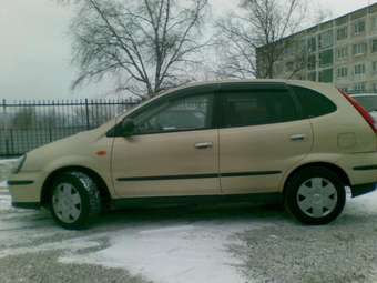 2002 Nissan Tino Pics