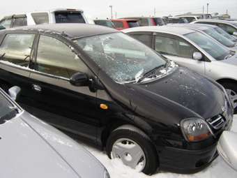 2002 Nissan Tino Photos