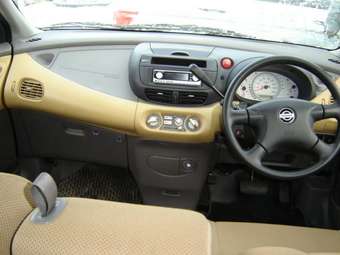 2002 Nissan Tino Pictures