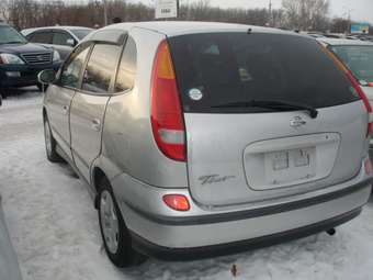 2002 Nissan Tino Images